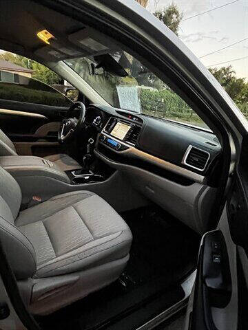 2018 Toyota Highlander LE