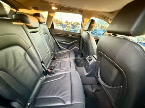 2011 Audi Q5 2.0T quattro Premium Plus