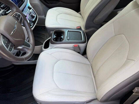 2017 Chrysler Pacifica Touring-L Plus