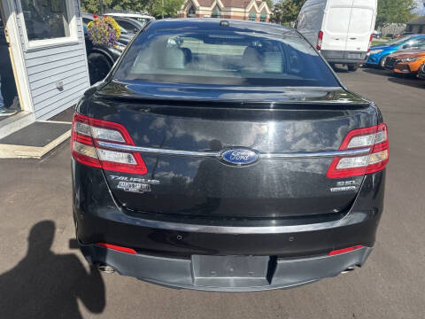 2015 Ford Taurus SEL