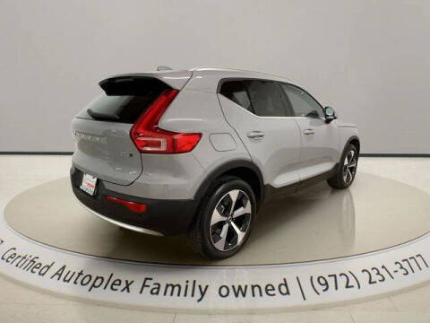 2025 Volvo XC40 B5 Plus Bright Theme