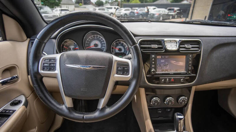2012 Chrysler 200 Limited
