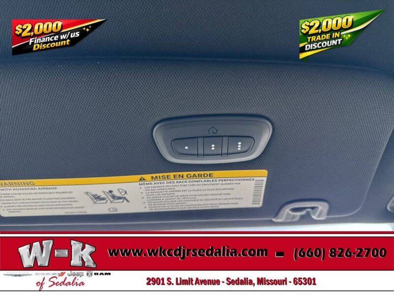 2027 Chrysler Pacifica Select
