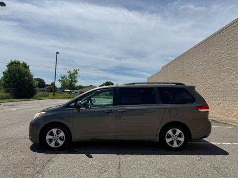 2012 Toyota Sienna LE 8-Passenger
