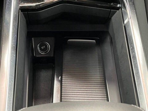 2022 Audi e-tron quattro Premium Plus