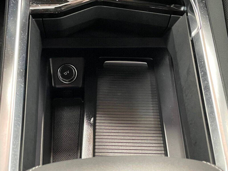 2022 Audi e-tron quattro Premium Plus