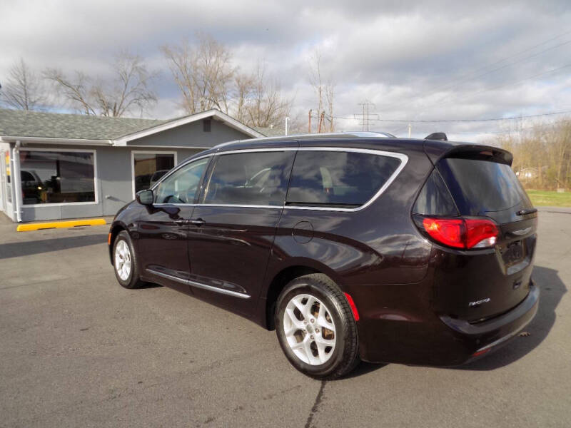 2017 Chrysler Pacifica Touring-L Plus