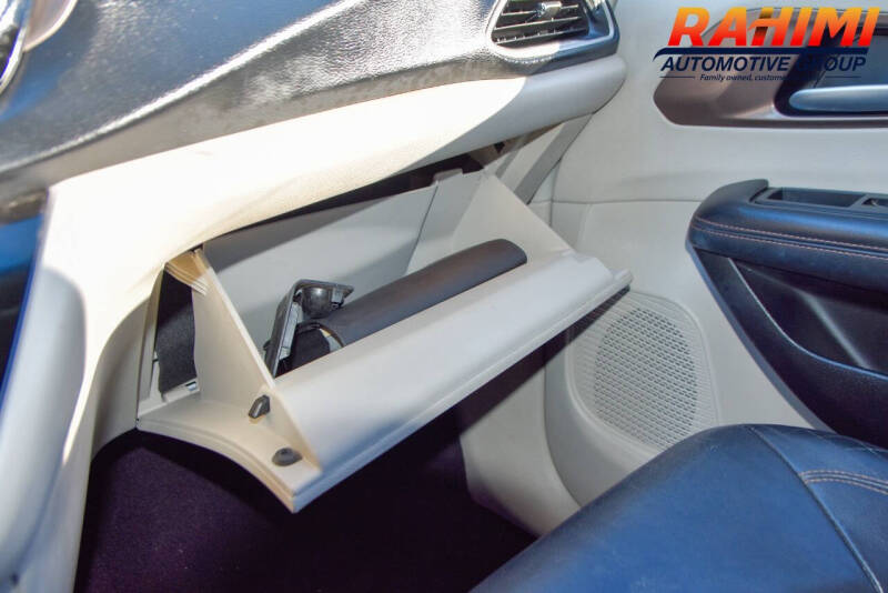 2017 Chrysler Pacifica Touring-L