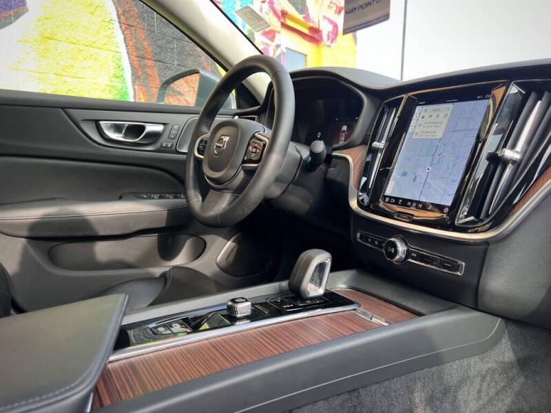 2023 Volvo S60 B5 Ultimate Bright Theme