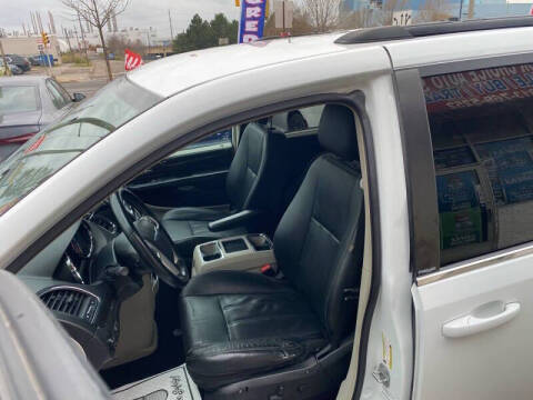 2014 Chrysler Town and Country Touring-L