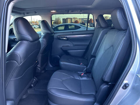 2025 Toyota Highlander Hybrid Platinum