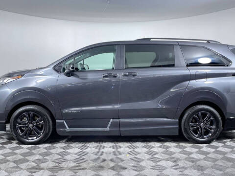 2025 Toyota Sienna XSE 7-Passenger