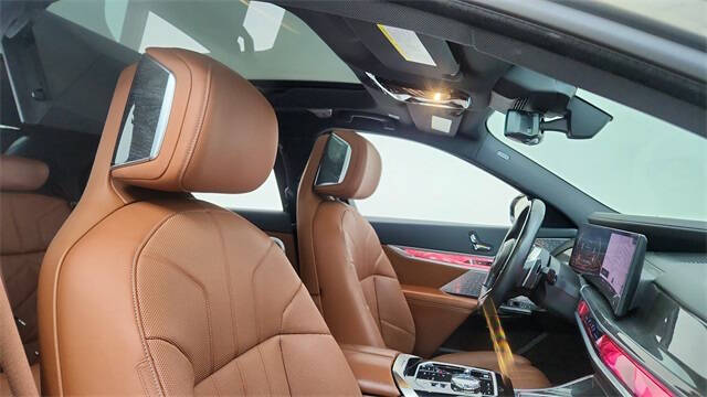 2023 BMW 7 Series 740i