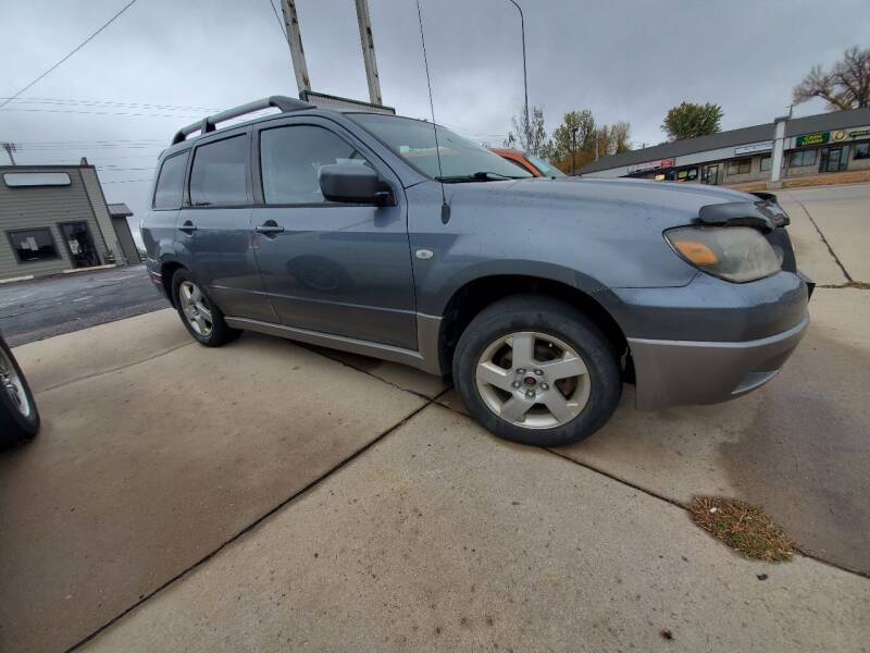 2003 Mitsubishi Outlander for sale at Geareys Auto Sales of Sioux Falls, LLC in Sioux Falls SD