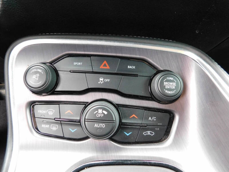 2015 Dodge Challenger SXT