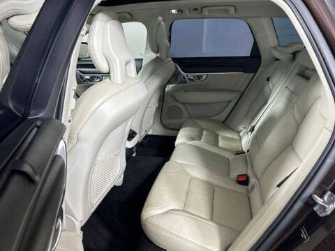 2017 Volvo V90 Cross Country T6