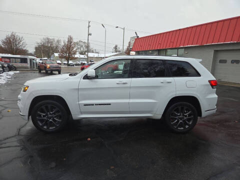 2018 Jeep Grand Cherokee for sale at Select Auto Group in Wyoming MI