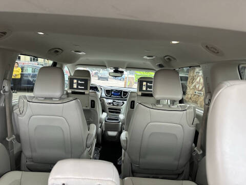 2017 Chrysler Pacifica Hybrid Platinum