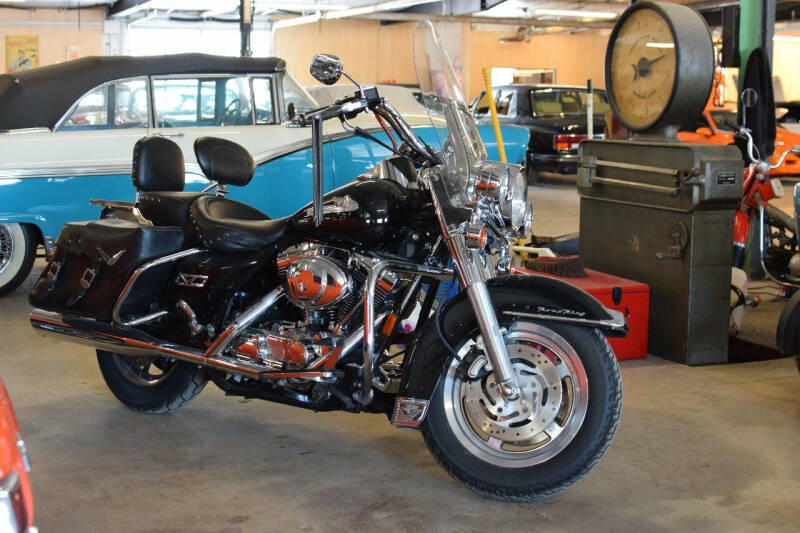 2001 Harley-Davidson Road King for sale at Hooked On Classics in Watertown MN