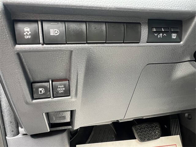 2022 Toyota Sienna LE 8-Passenger