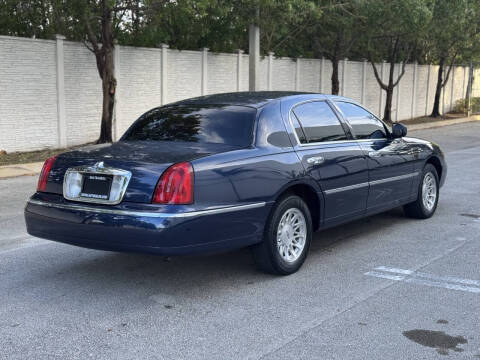 2002 Lincoln Town Car Signature