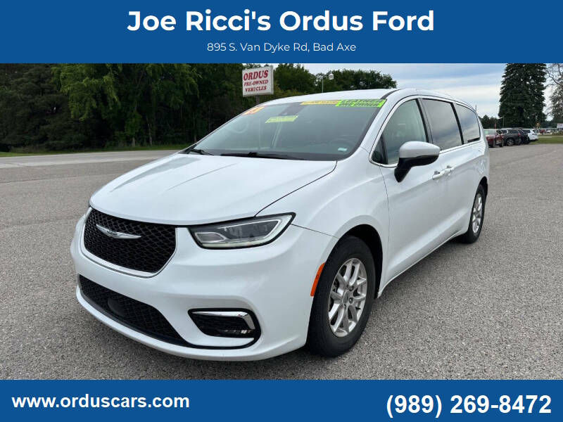 White 2023 Chrysler Pacifica Touring L Touring L 4dr Mini-Van 1