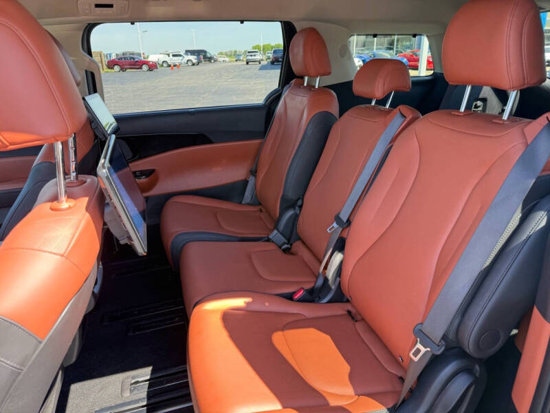 2024 Kia Carnival SX
