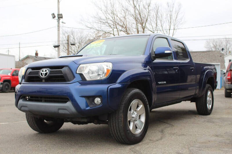 Used 2015 Toyota Tacoma Base with VIN 5TFMU4FN1FX027398 for sale in Hamilton, OH