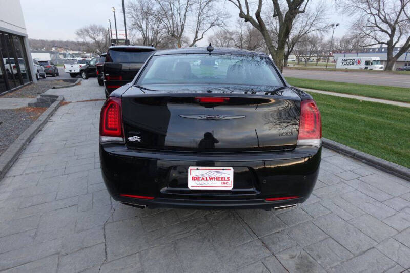 2023 Chrysler 300 Touring L