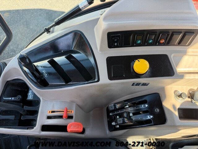 2017 Kubota M7060D 4X4 TRACTOR/LOADER