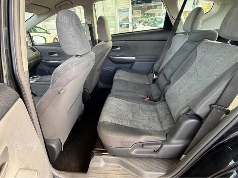 2012 Toyota Prius v Two