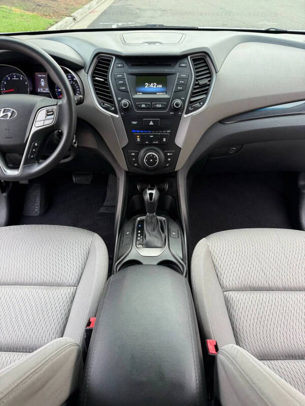 2016 Hyundai Santa Fe SE