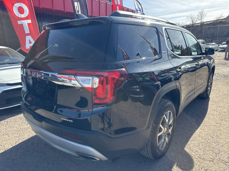 2023 GMC Acadia SLT