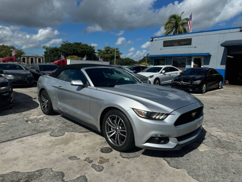 2017 Ford Mustang EcoBoost Premium photo 9