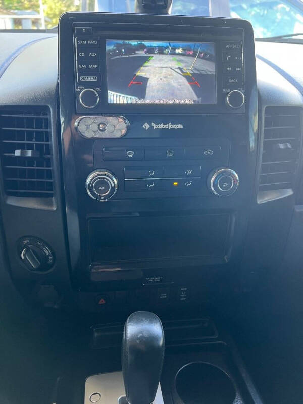 2015 Nissan Titan SV