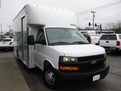 2021 Chevrolet Express for sale at Vantage Motors LLC in Raytown MO