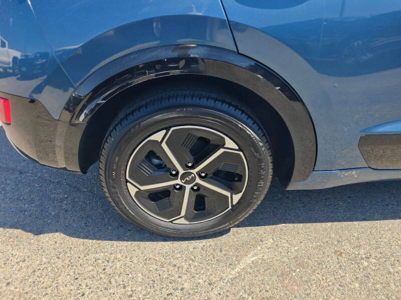 2023 Kia Niro SX