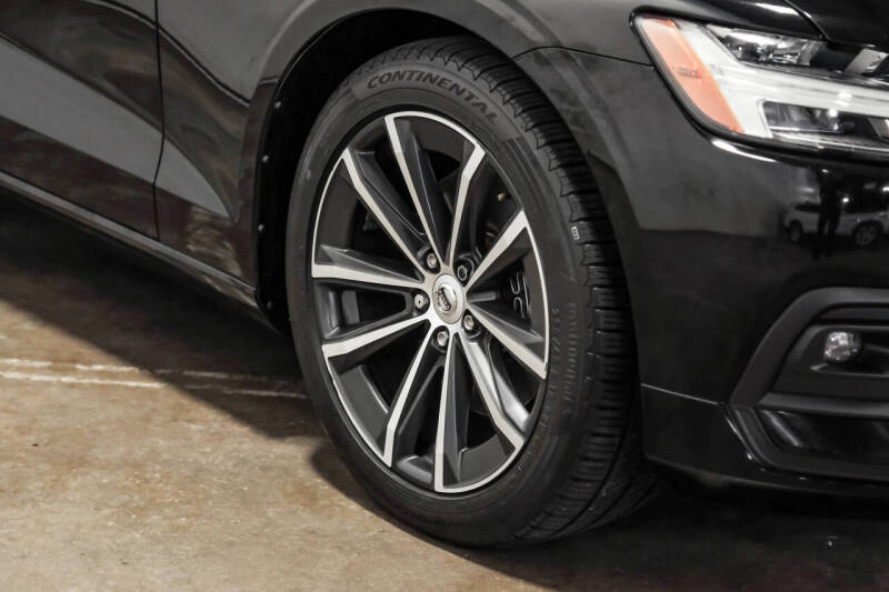 2021 Volvo V60 T5 Momentum