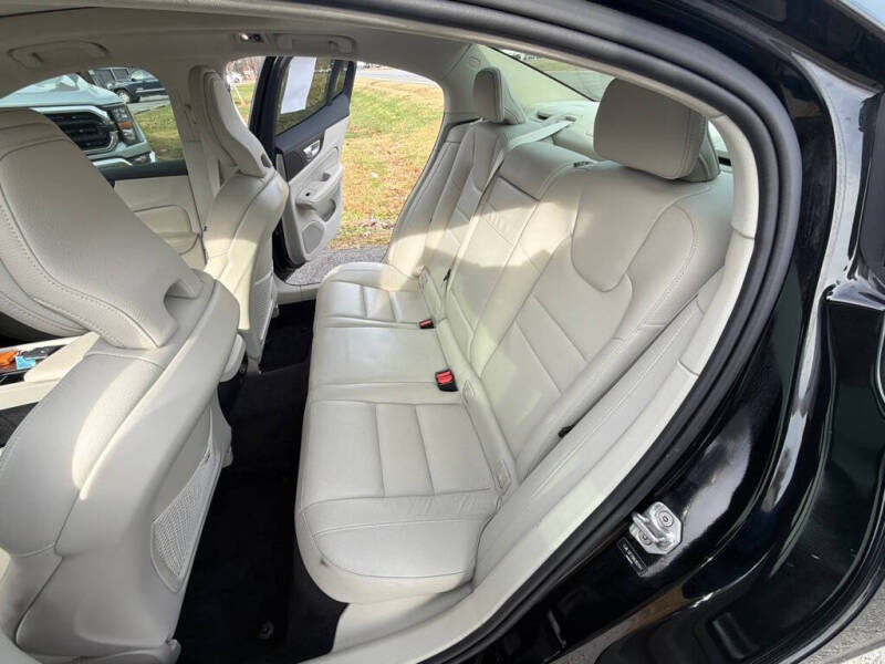 2022 Volvo S60 B5 Momentum