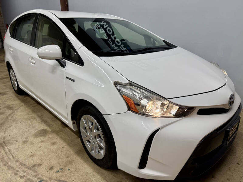 2015 Toyota Prius v Three