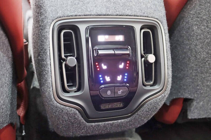 2021 Aston Martin DBX