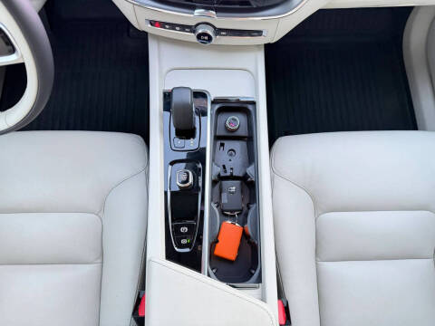 2025 Volvo XC60 B5 Core Dark Theme
