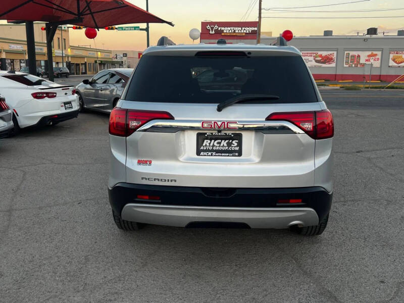 2017 GMC Acadia SLE-2