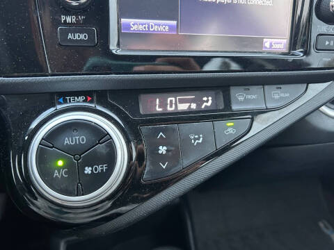 2016 Toyota Prius c Persona Special Edition