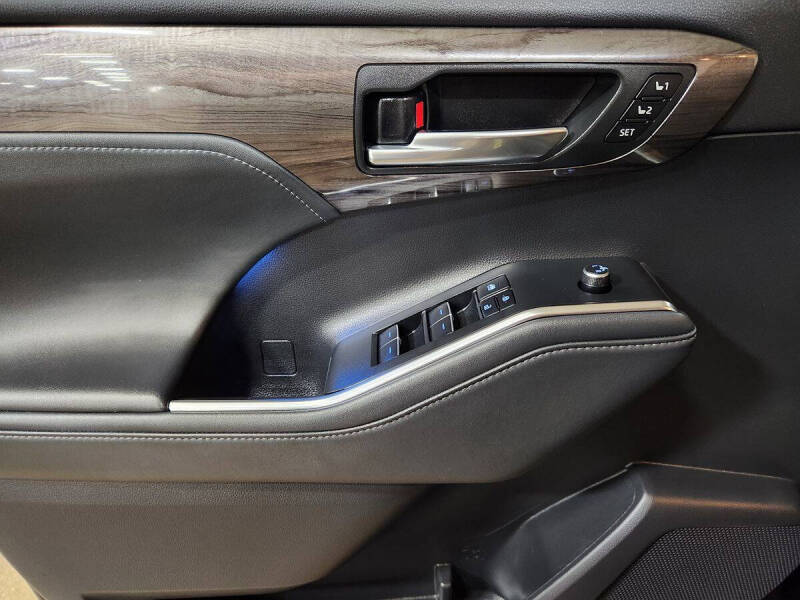 2022 Toyota Highlander Platinum