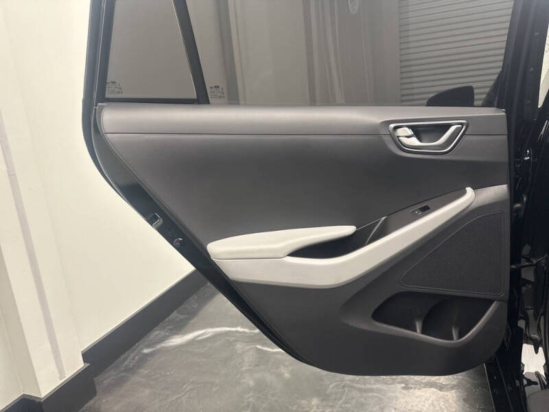 2022 Hyundai Ioniq Hybrid SE