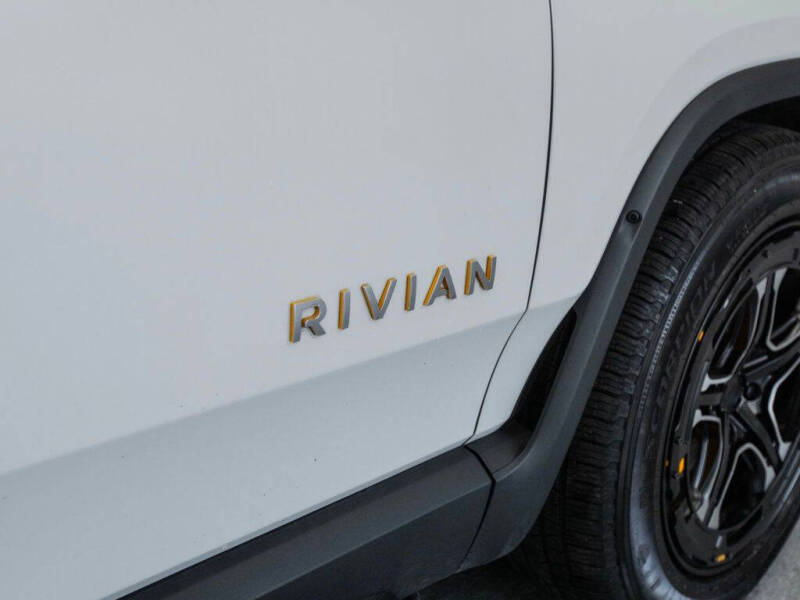 2023 Rivian R1S Adventure