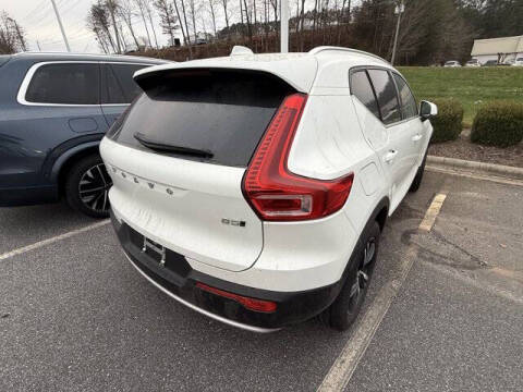 2025 Volvo XC40 B5 Core Bright Theme