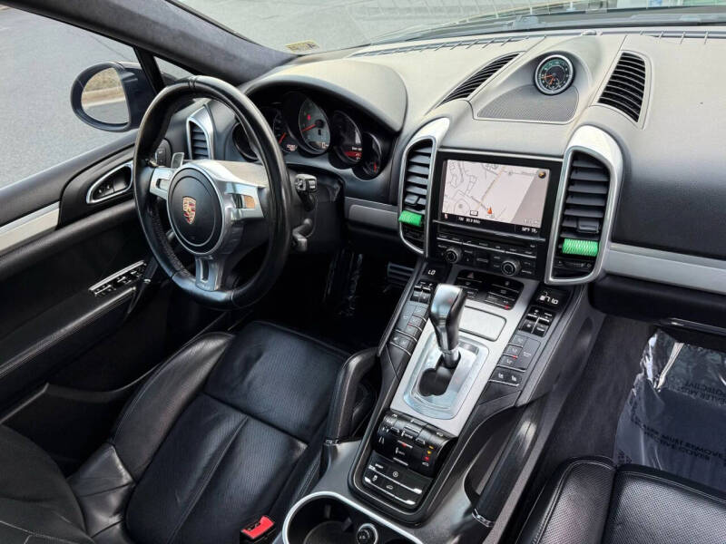 2013 Porsche Cayenne GTS