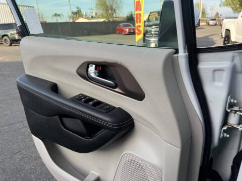 2023 Chrysler Voyager LX